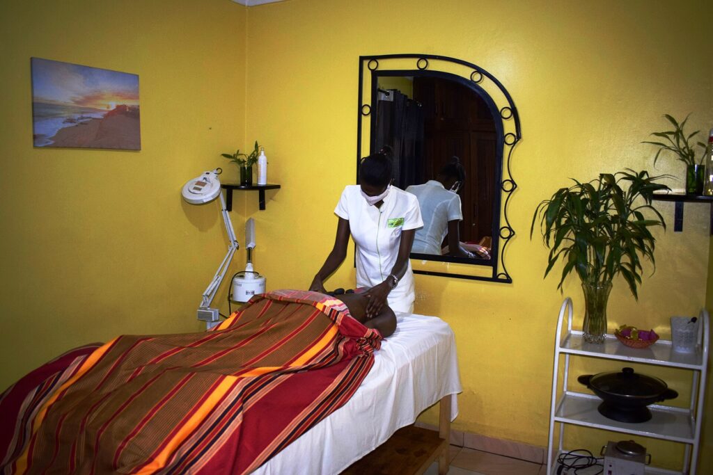 Massothérapie thérapeutique : massage dans un espace de soin